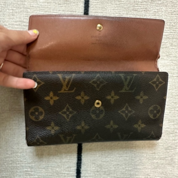LOUIS VUITTON Monogram Sarah Snap Wallet - Picture 2 of 7